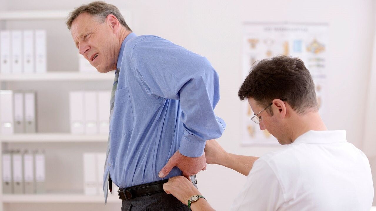 Посещение на лекар за болки в гърба